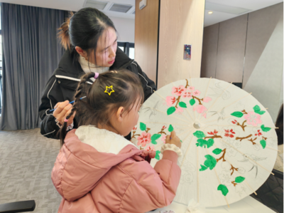 小手绘传承，伞上绽非遗——霍山县图书馆“非遗传承”手绘油纸伞活动纪实